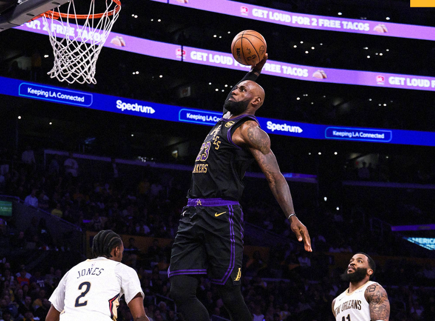 艰难！湖人逆转鹈鹕，詹姆斯21分7助斯玛特立功，但湖人暴露难题